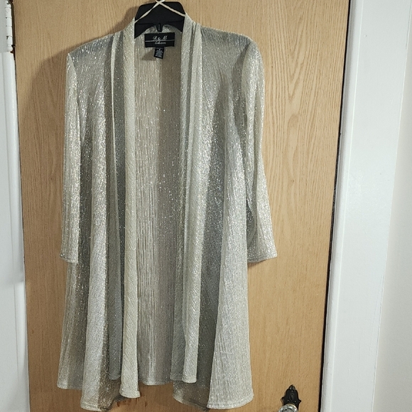Elegant Silver Midi Dress with Shawl - Picture 7 of 14